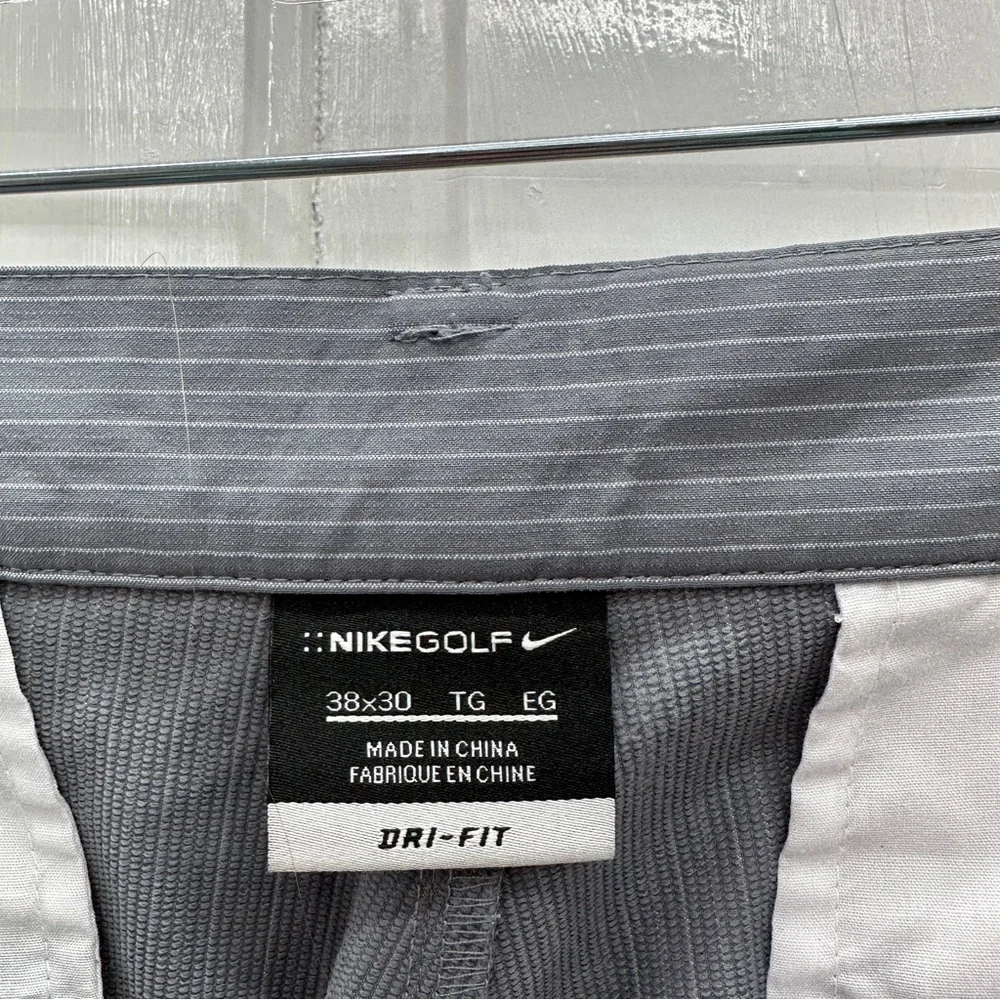 Nike Golf dri fit athletic pants grey white pin stripe men's chinos 38 x‎ 30